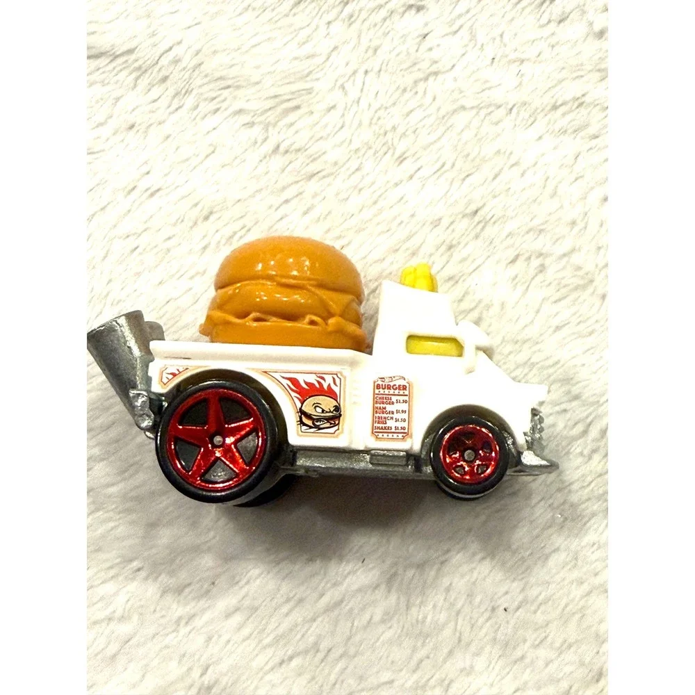 Hot Wheels Buns of Steel Burger Food Truck White Diecast Car FJV59 2017‎ Mattel